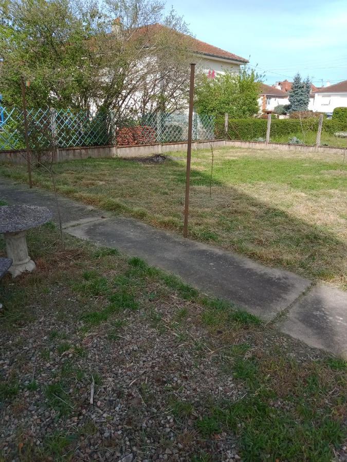 Maison Entiere Avec Parking, Garage Et Jardin Montluçon Εξωτερικό φωτογραφία